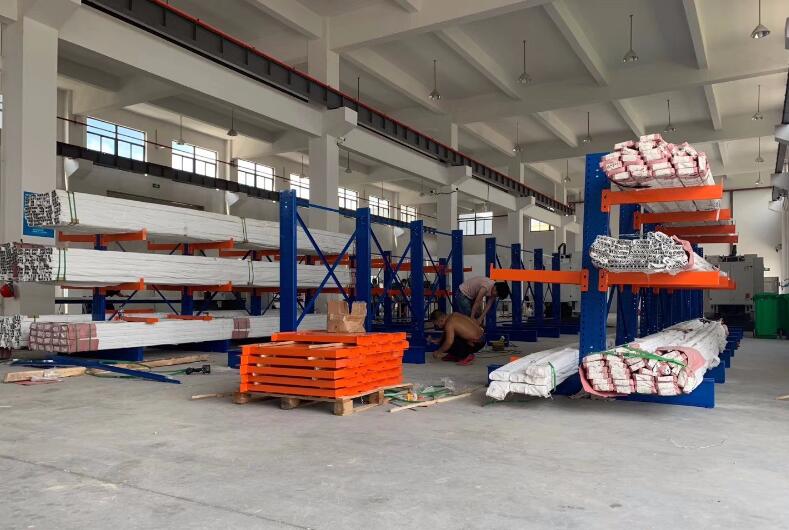 懸臂式貨架 深圳懸臂式貨架安裝現(xiàn)場