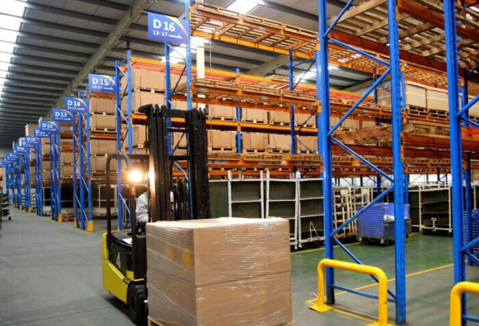 倉(cāng)庫(kù)輕型貨架安裝施工過(guò)程中注意事項(xiàng) 倉(cāng)庫(kù)輕型貨架安裝施工過(guò)程中注意事項(xiàng)